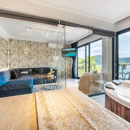 Magnificent Mansion W/view Bosphorus&jacuzzi *
