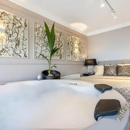 Magnificent Mansion W/view Bosphorus&jacuzzi Appartement *